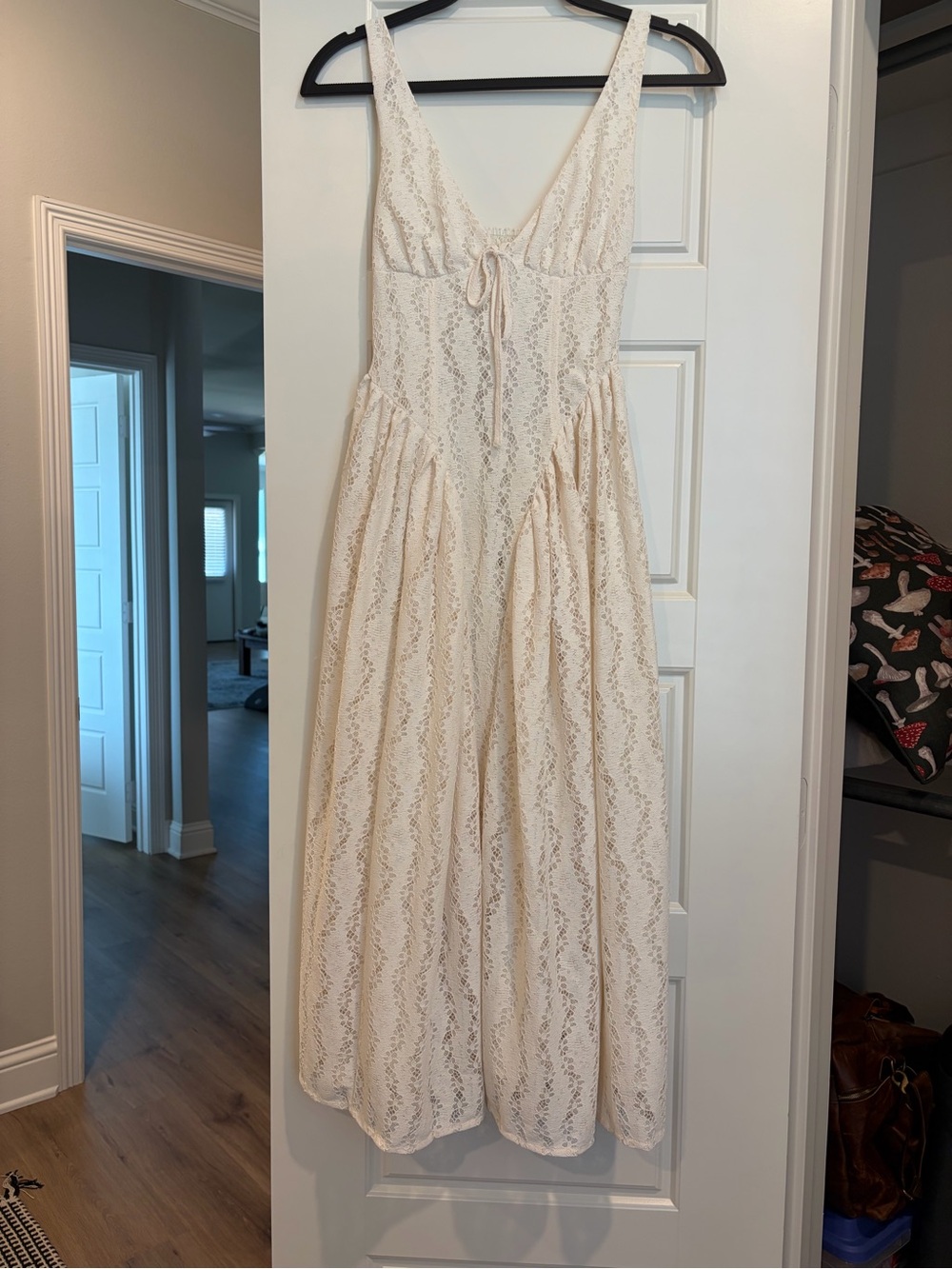 Cream Lace V-Neck Sleeveless Dress
